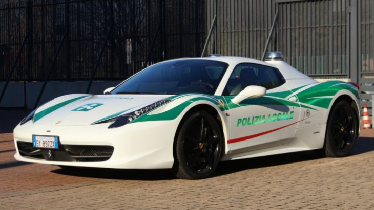 世界で最も警察に仕える最も美しいスーパーカー