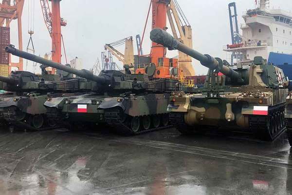 ポーランド待望の新兵器 韓国製k2戦車＆k9自走砲 最初のロット引き渡しへ