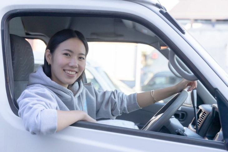 バンライフ女子大生､自由な車上生活を選んだ訳 キャンピングカー生活を送りながら大学へ通う