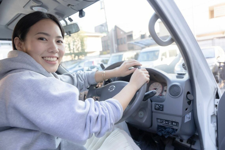 バンライフ女子大生､自由な車上生活を選んだ訳 キャンピングカー生活を送りながら大学へ通う
