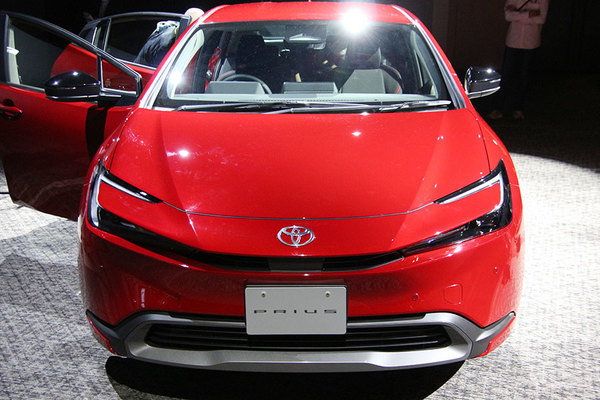 新型プリウスついに発売 まずはhevのみ275万円～ 異なる燃費の排気量2タイプ