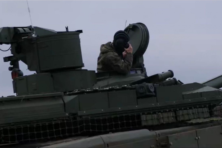 ロシア軍の最新鋭戦車を利用するワグネル・グループ