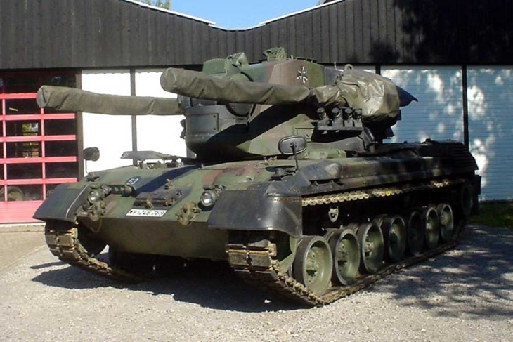 率直に問う 「ドイツ製戦車」はなぜ世界中から支持されるのか？ 「レオパルト2」ウクライナ供与で考える