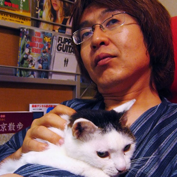 amazon, 発売したてのキヤノン「eos r8」と10倍ズームレンズを持って休日の神社猫を撮る