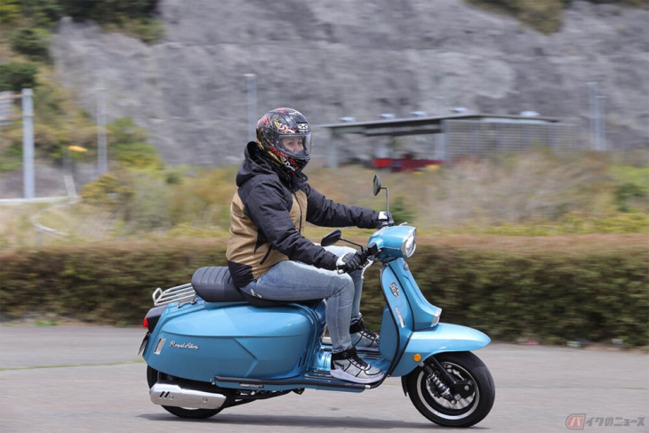 ロイヤル・アロイ「gp125」はツアラーのような安定感が魅力のオシャレスクーター！ クリステル・チアリのsunny ride