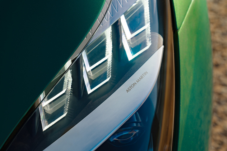 android, アストンマーティンが新型車「db12」を発表 次世代スポーツカーの第1弾モデル