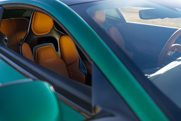 android, アストンマーティンが新型車「db12」を発表 次世代スポーツカーの第1弾モデル