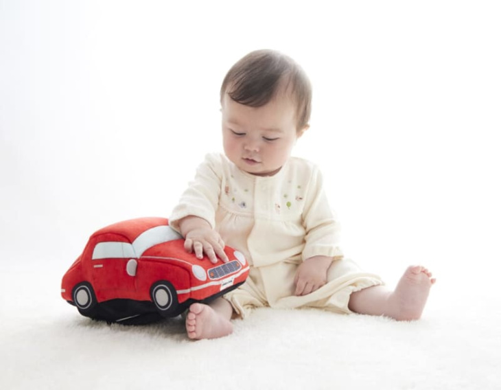 “胎内音に近い”車のエンジン音で赤ちゃんの笑顔を引き出すぬいぐるみが10月28日に発売決定。自動車メーカーhondaとタカラトミーアーツのコラボで誕生