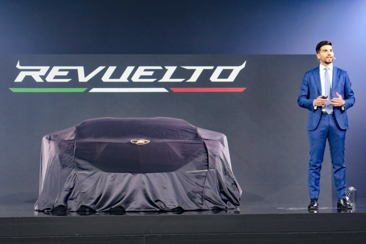 ランボルギーニが「レヴエルト」を日本初公開 v12エンジンを搭載したプラグインハイブリッドモデル