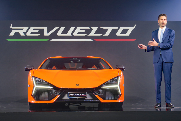 ランボルギーニが「レヴエルト」を日本初公開 v12エンジンを搭載したプラグインハイブリッドモデル