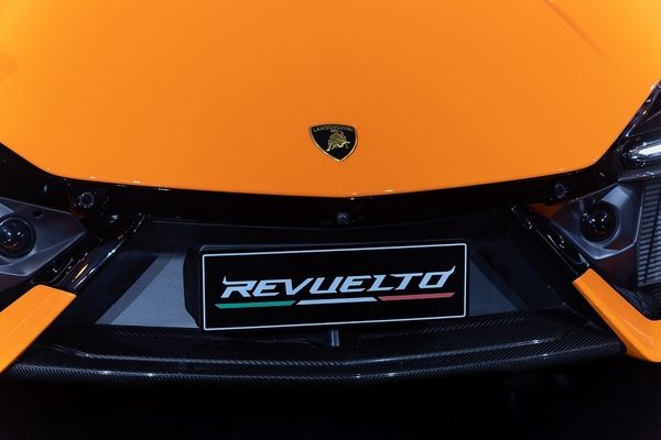 v12＋モーターで1015馬力！ ランボルギーニ史上最強スーパーカー「レヴエルト」上陸！