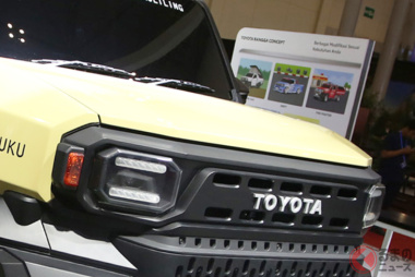 トヨタが新型「ランガ」を世界初公開！ TOYOTAロゴの存在感スゴい！ 需要で七変化する斬新モデルをインドネシアで披露