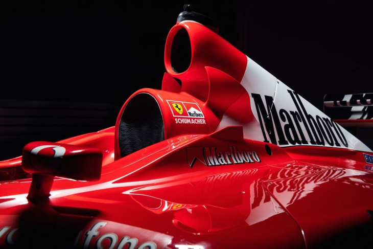 シューマッハーが2002年序盤戦でドライブ。”表彰台獲得率100%”のフェラーリf2001bがオークションに出品。落札額10億円超えは必至？