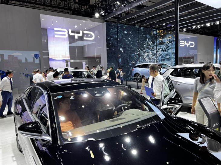 中国海南省で自動車ショー 展示車両の半数が新エネ車
