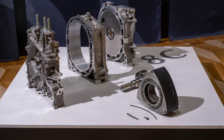 マツダ、新型8cロータリーエンジンを発電機とするシリーズ式プラグインハイブリッド「mx-30 rotary-ev」予約受注開始 価格は423万5000円～491万7000円