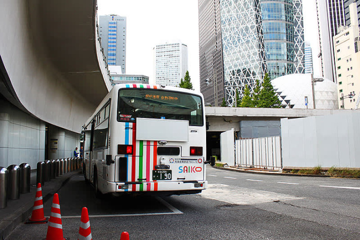 埼玉工業大学 自動運転aiバスが新宿の都庁循環 ch01 系統をオートで走行中！ 10/13まで誰でも予約すれば試乗ok！ 京王バスが運行、パシフィックコンサルタンツが全体運営管理