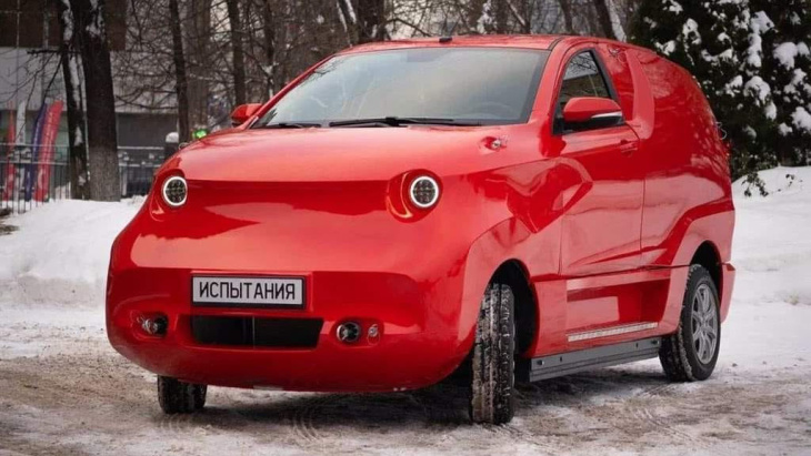 ロシア初の国産ev「avtotor amber」が登場もあまりに醜い外観に「初期のクレヨンしんちゃん」「世界で最も醜い車の座を争う」など辛辣コメント相次ぐ