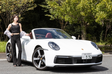 モデルの新 唯、真っ白なポルシェ「911」のオープンカーに乗る夢を叶える
