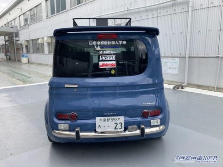 日産・自動車大学校が制作したカスタマイズカーを「大阪オートメッセ2024」に出展 カスタムされたキューブなどを展示
