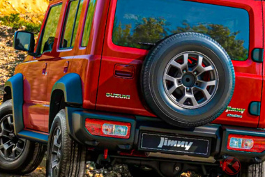 スズキ新型「ジムニー5ドア“シエラ”」発売！ 5MTや“自動ブレーキ”設定もアリ！ 待望の「コンパクトSUV」NZで約375万円から