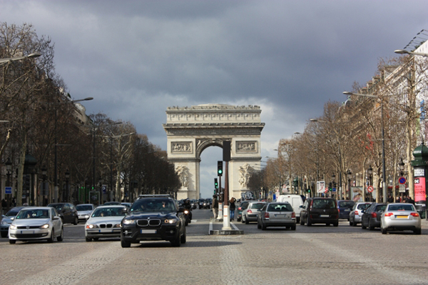 「デカいsuvは駐車料金3倍にしろ」パリ市民の怒りは車の潮流を変える？ “際限ない巨大化”を止められるのか