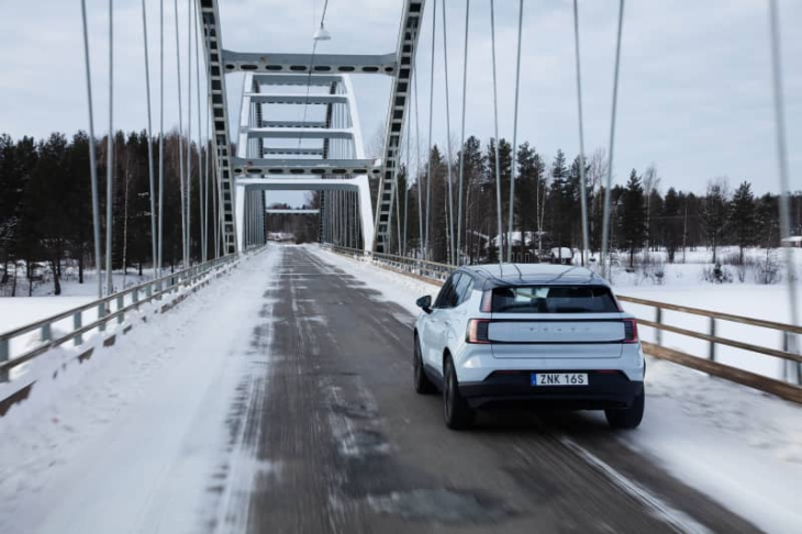 まだまだ雪深いスウェーデンで、ボルボのピュアev「ex30」を試乗