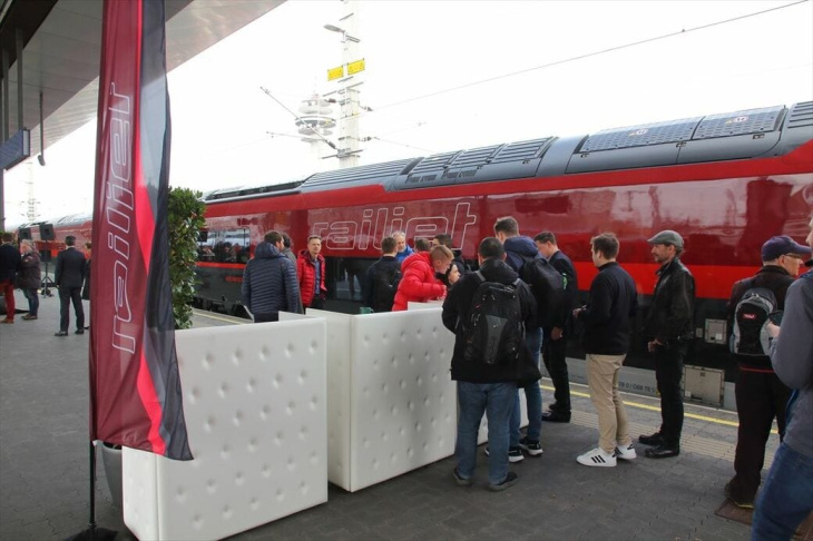 オーストリア鉄道｢新型レイルジェット｣の大進化 特急車両も｢低床化｣でバリアフリーを徹底