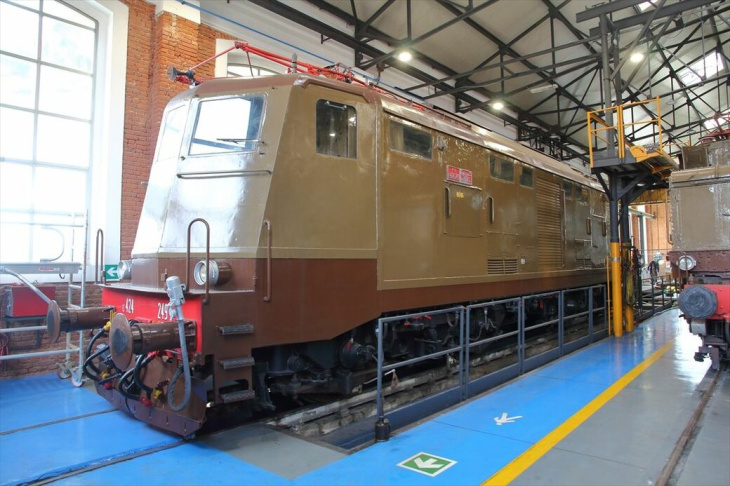 ｢芸術の国｣イタリアが進める鉄道保存の本気度 400両超保有の｢財団｣､自前の工場で徹底整備