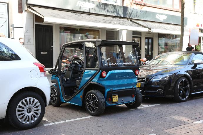 駐車場に困らない？ オランダ生まれのコンパクトソーラーカー「squad solar city car」