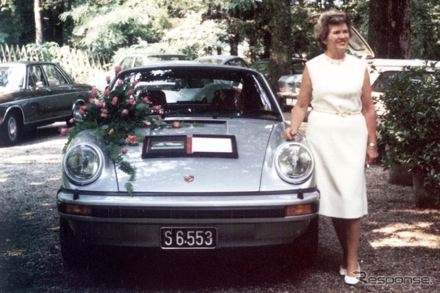 ポルシェが「911ターボ」50周年を祝う…no. 1は特注の誕生日プレゼントだった